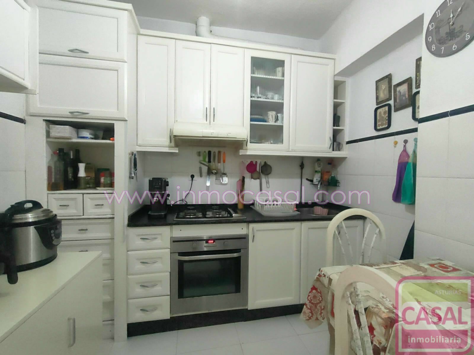 Cocina de Piso en venta en Avilés con Trastero y Amueblado