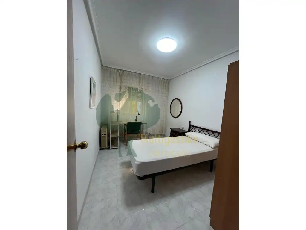 Schlafzimmer von Wohnung zur Miete in Cáceres