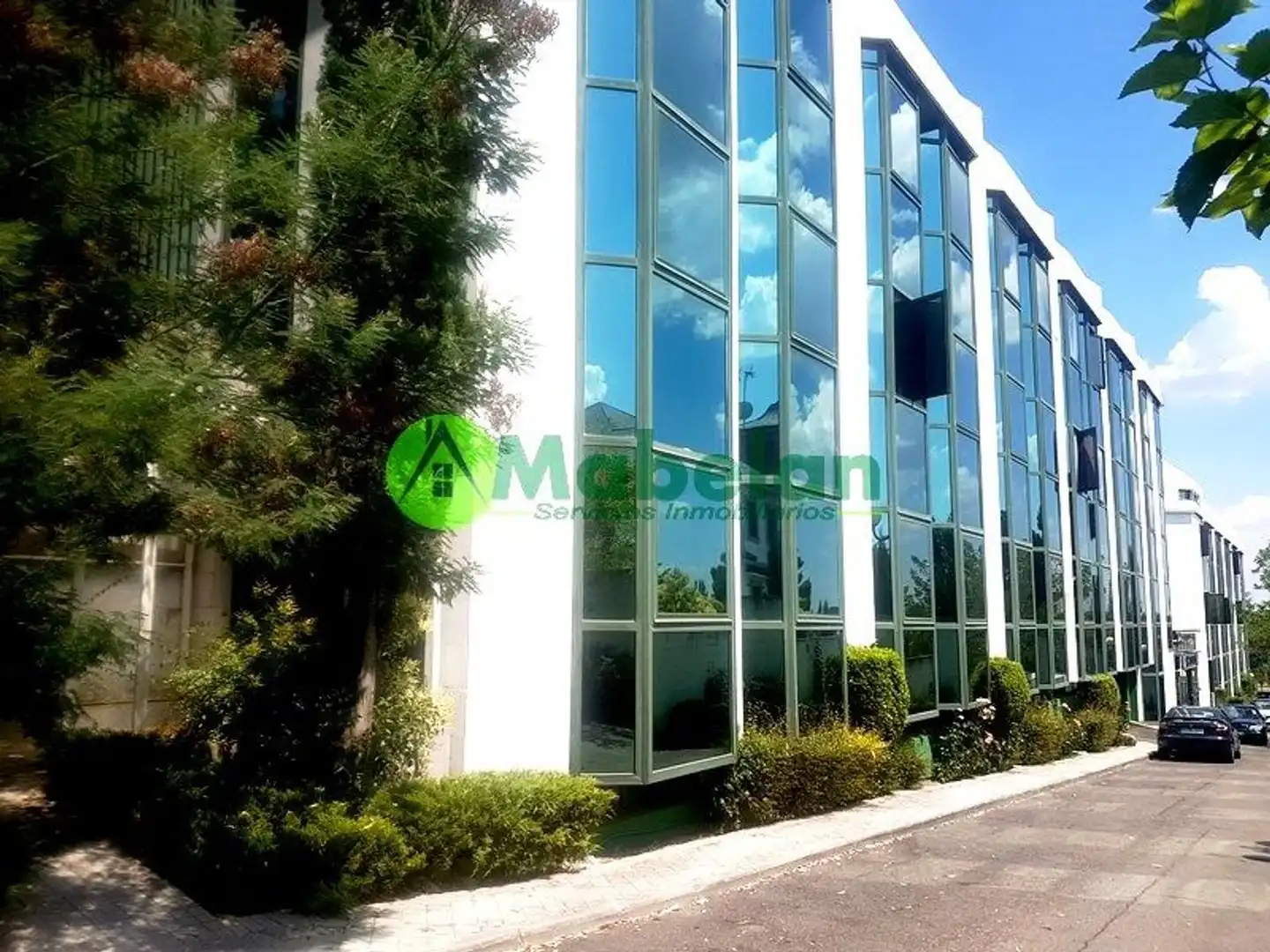 Vista exterior de Oficina de lloguer en Las Rozas de Madrid amb Calefacció