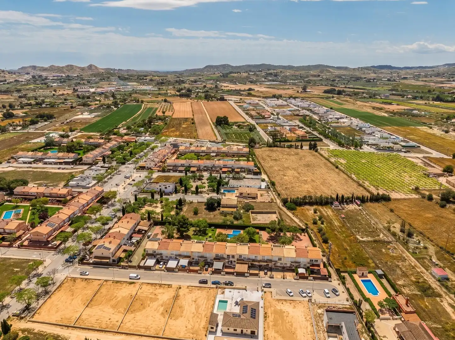 Vista exterior de Casa adosada en venda en Aspe amb Piscina comunitària