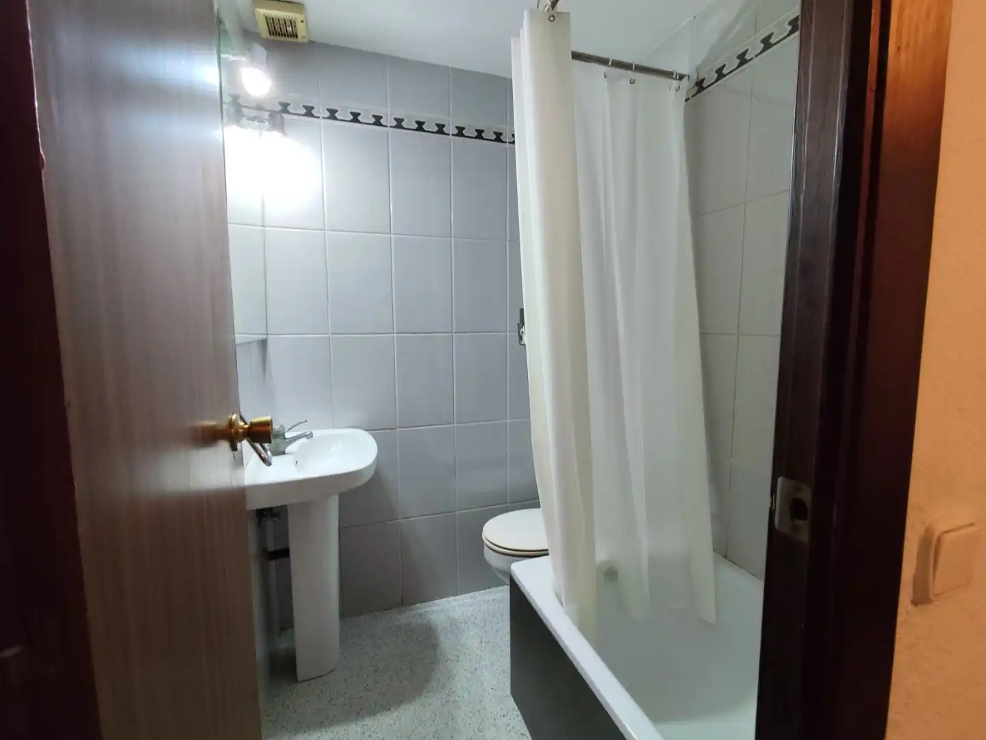 Badezimmer von Wohnung zur Miete in  Zaragoza Capital mit Balkon