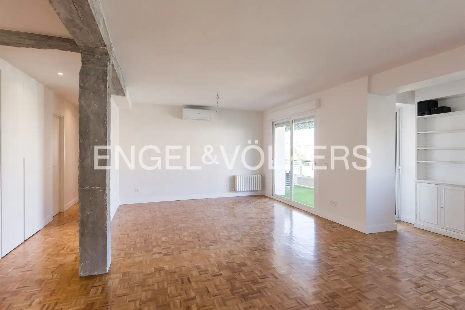 Living room of Flat for rent in Madrid  with Air Conditioner, Heating and Parquet flooring
