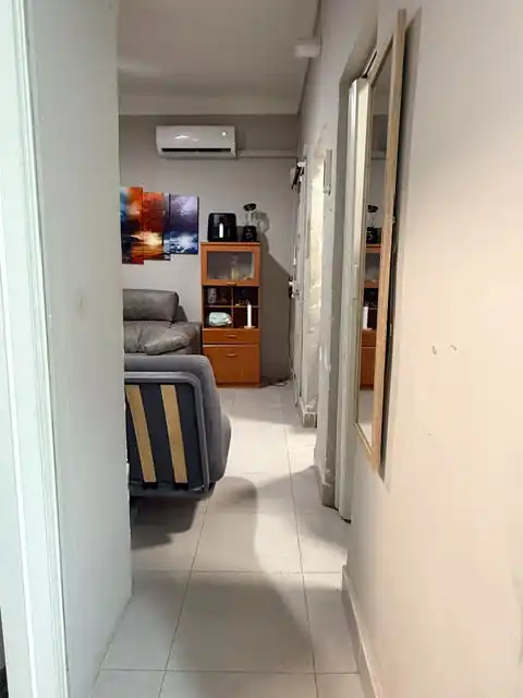 Sala d'estar de Estudi en venda en L'Hospitalet de Llobregat amb Aire condicionat
