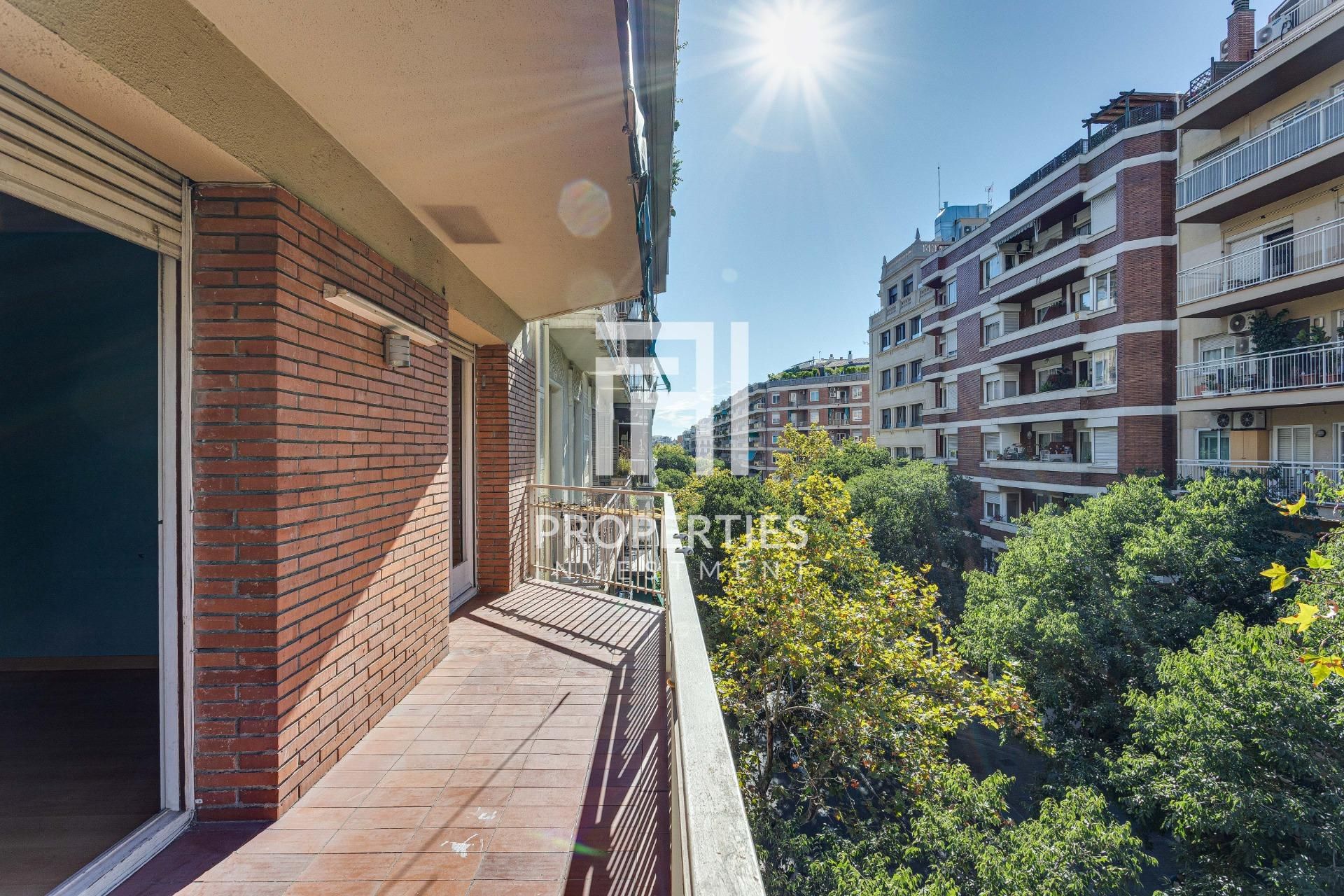 Exterior view of Flat for sale in  Barcelona Capital  with Heating, Parquet flooring and Terrace