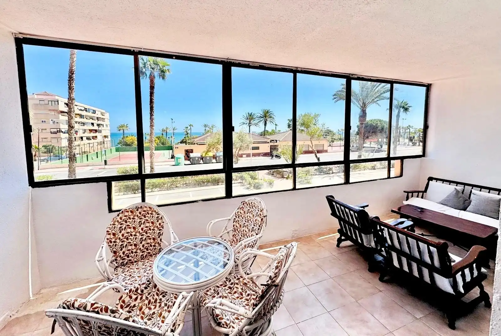 Terrasse von Wohnungen zum Verkauf in Torrevieja mit Schwimmbad, Möbliert und Waschmaschine