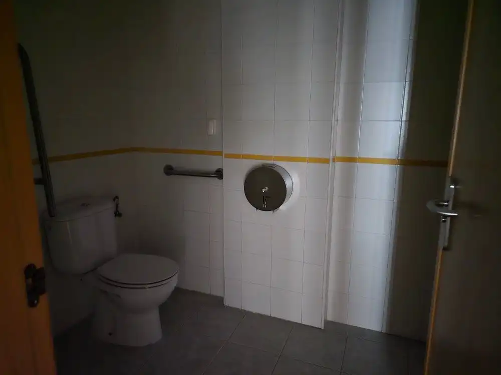 Geschaftsraum zur Miete in PIRINEOS, Universidad