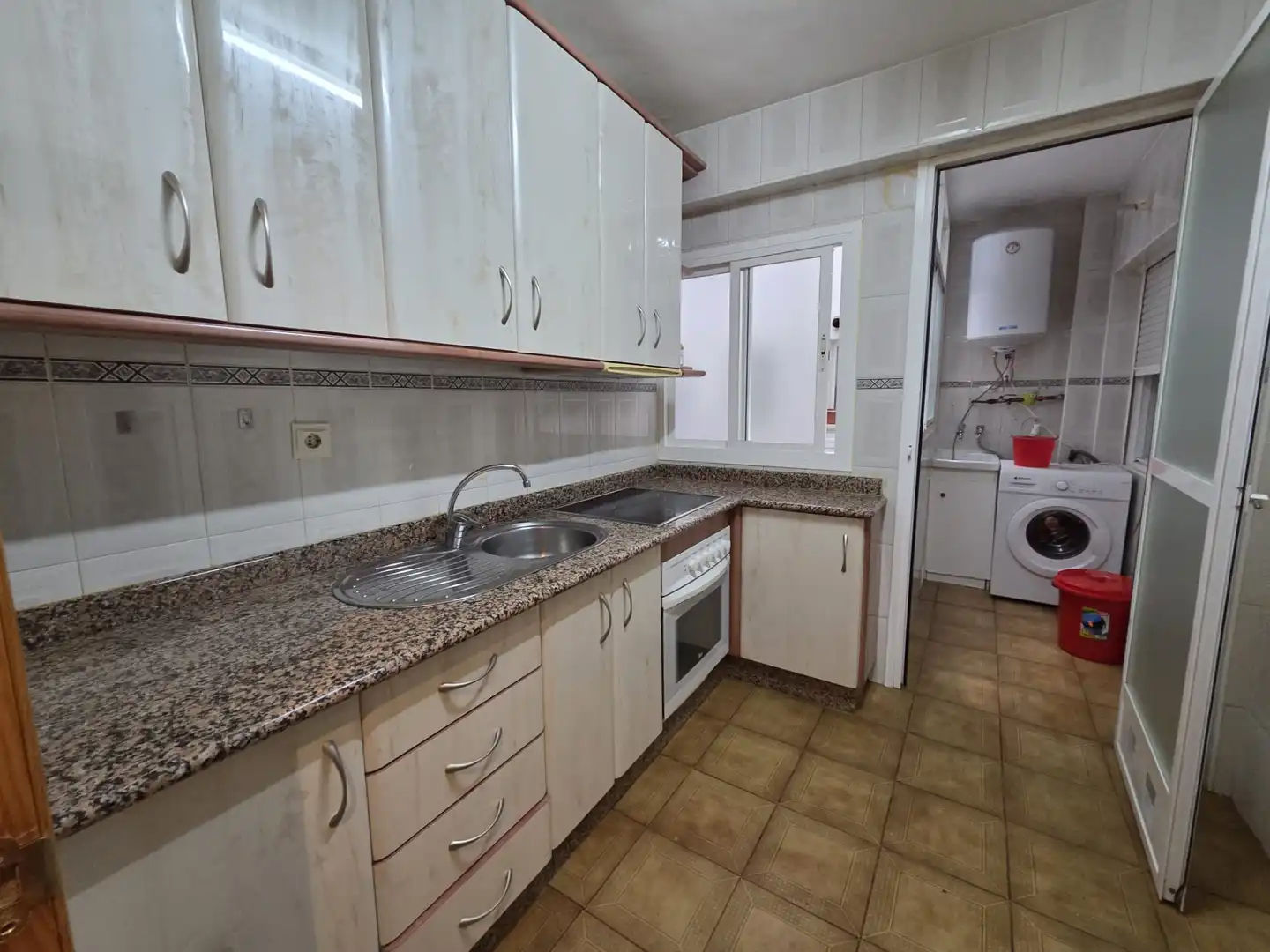 Kitchen of Flat for rent in Granada  with Furnished, Oven and Washing machine