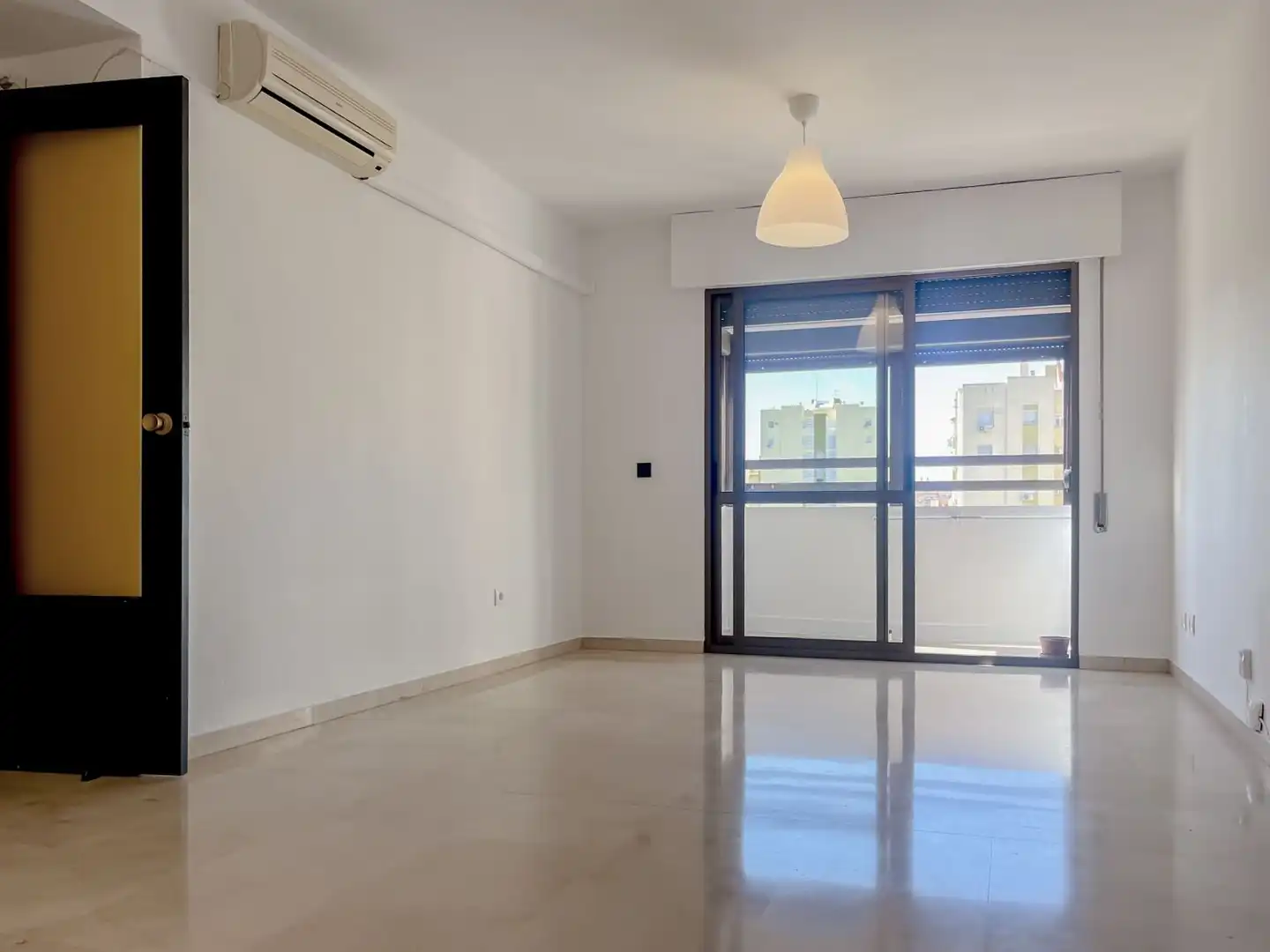 Wohnzimmer von Wohnung zur Miete in Sevilla mit Klimaanlage, Heizung und Terrasse