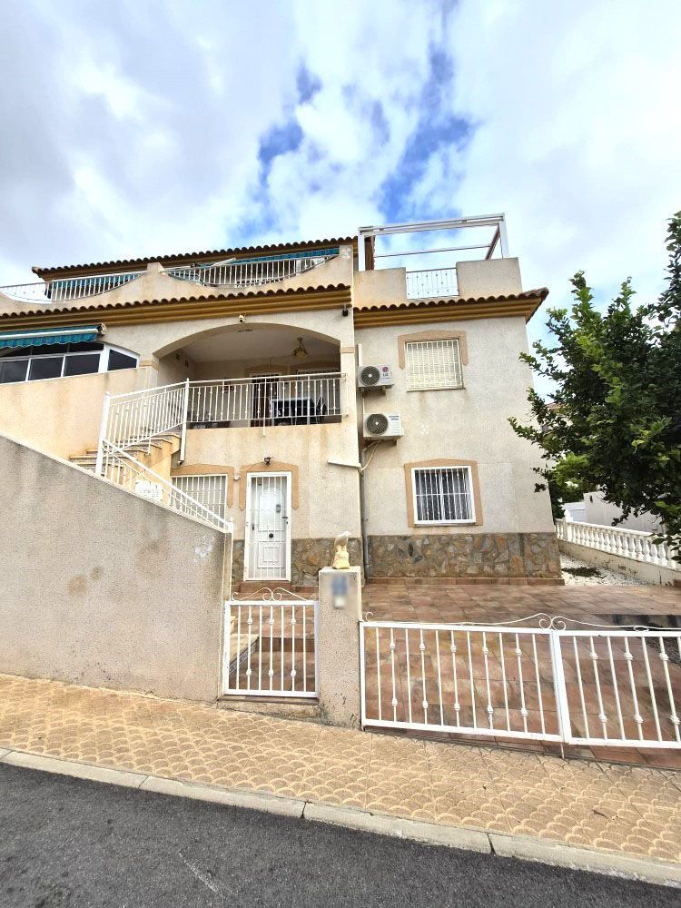 Vista exterior de Casa adosada en venta en Orihuela con Aire acondicionado, Jardín privado y Terraza
