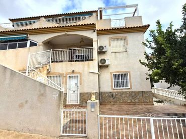 Reihenhaus mit Pool zum Verkauf in Orihuela Costa