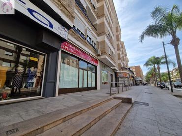 Business premises for sale in Avenida SALOBREÑA 25