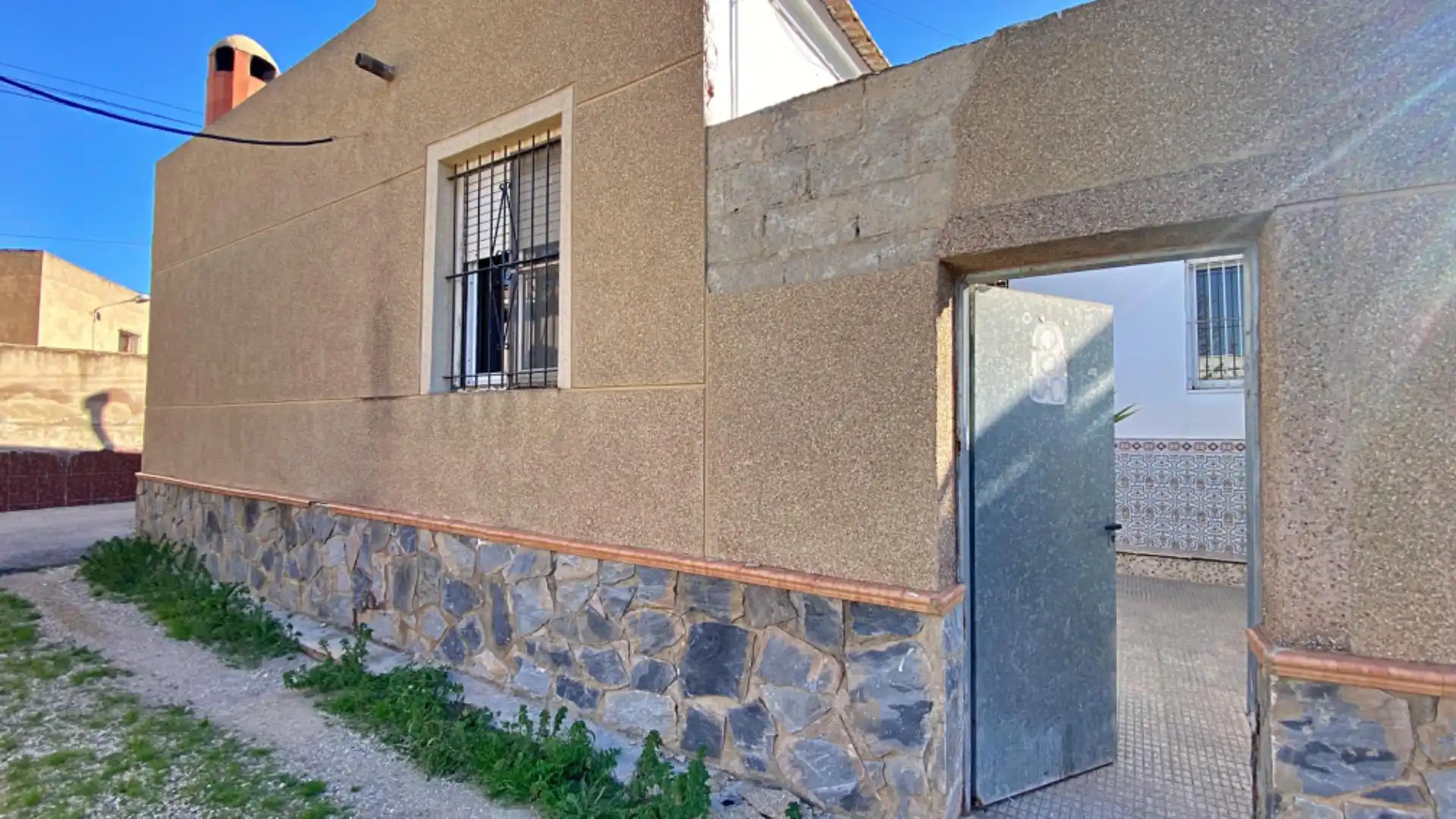 Vista exterior de Casa o xalet en venda en Alicante / Alacant amb Aire condicionat, Traster i Moblat