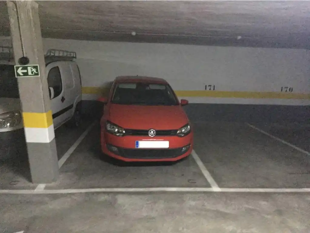 Garage for sale in Madrid, Madrid