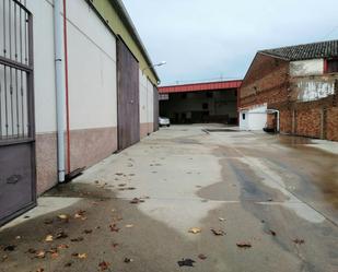 Parkplatz von Fabrikhallen zum verkauf in Carmena