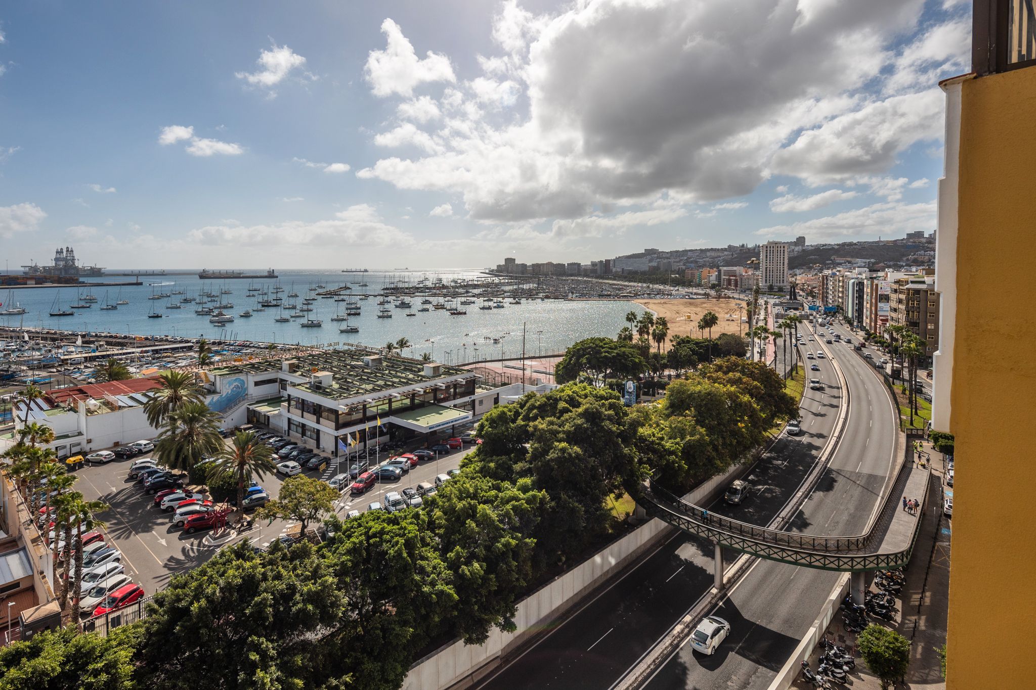 Vista exterior de Àtic en venda en Las Palmas de Gran Canaria amb Aire condicionat i Terrassa