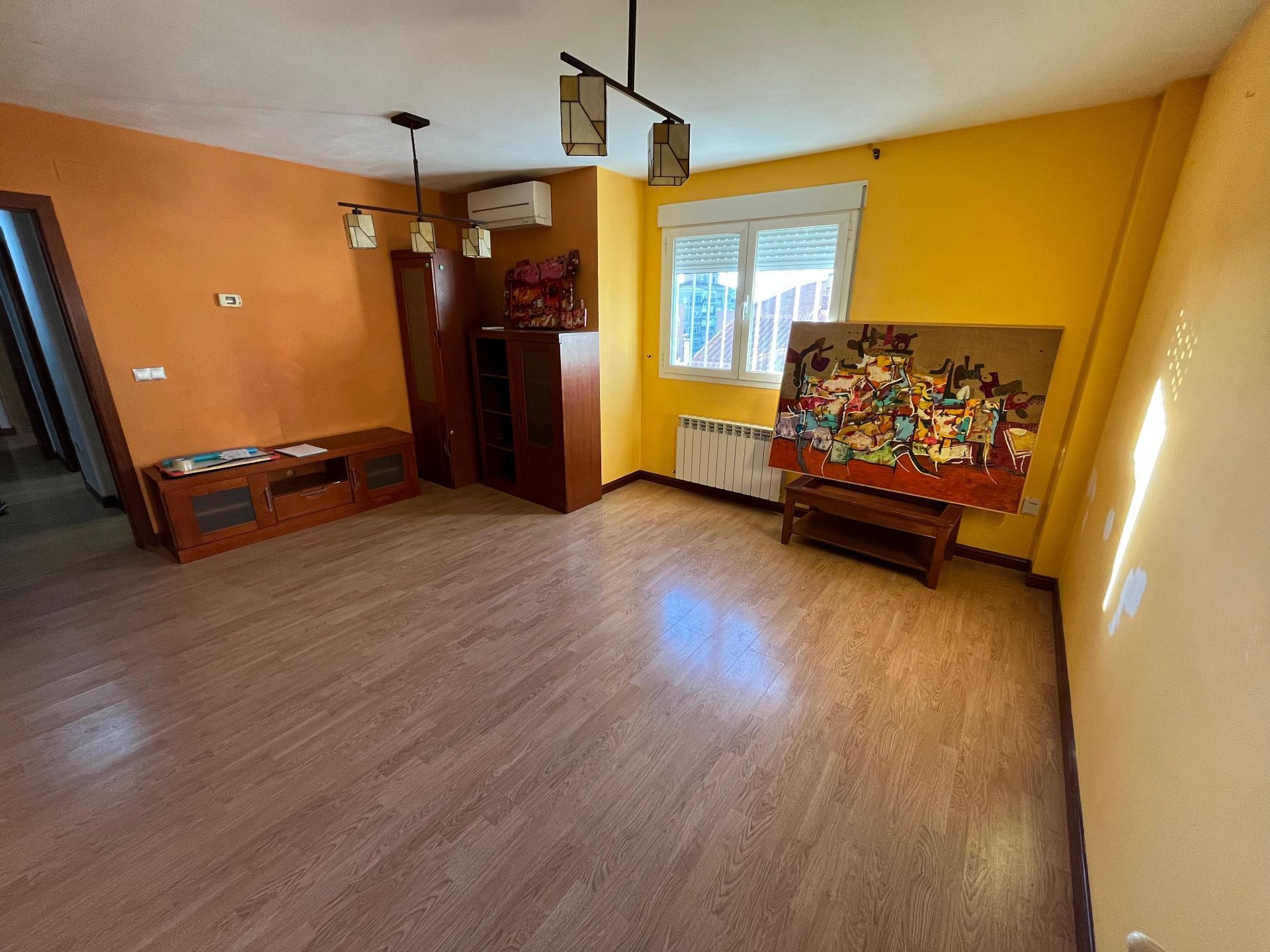 Living room of Flat for sale in Cuenca Capital  with Air Conditioner, Heating and Storage room