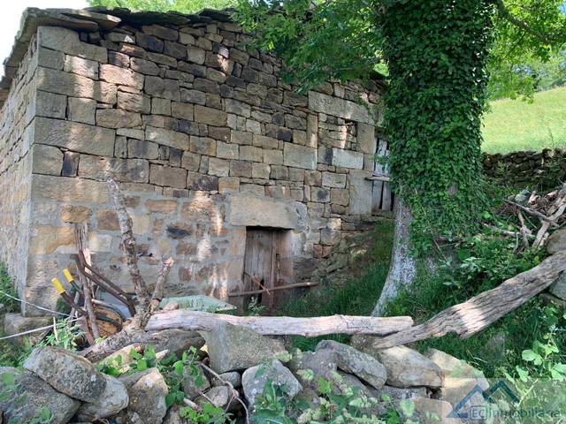 Casa-chalet en Venta en Los Derrotones en Luena