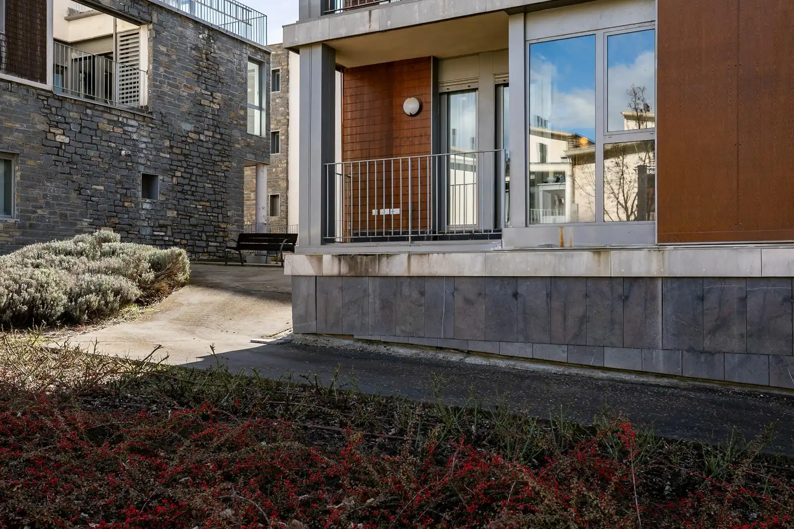 Vista exterior de Pis en venda en Sabiñánigo amb Calefacció, Parquet i Terrassa