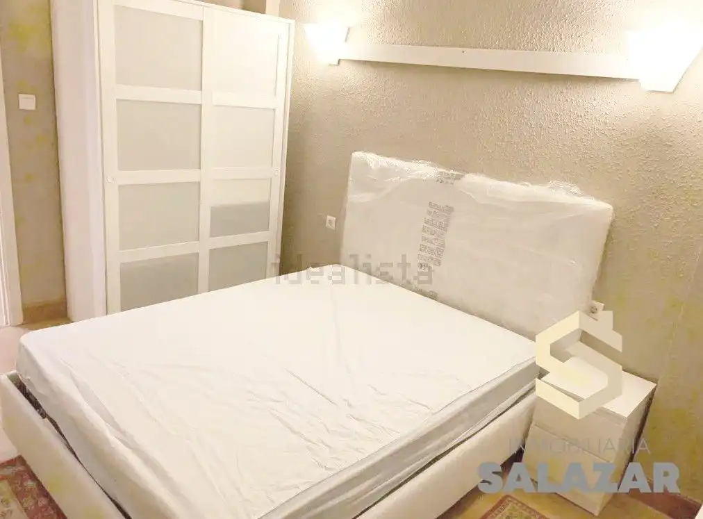 Bedroom of Flat for rent in Bilbao   with Heating and Balcony