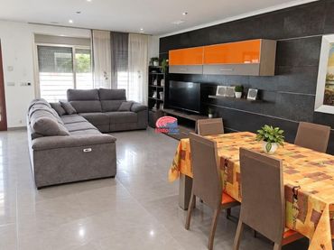 Adosado con balcón en venta en Sagunto ciudad