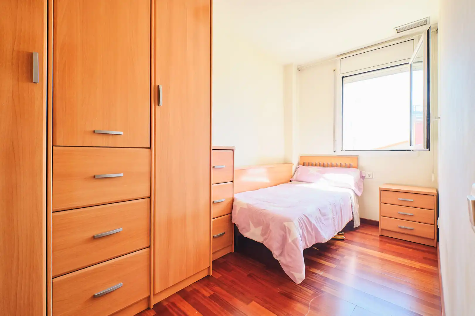 Habitación de Piso en venta en Barcelona con Aire acondicionado, Calefacción y Balcón