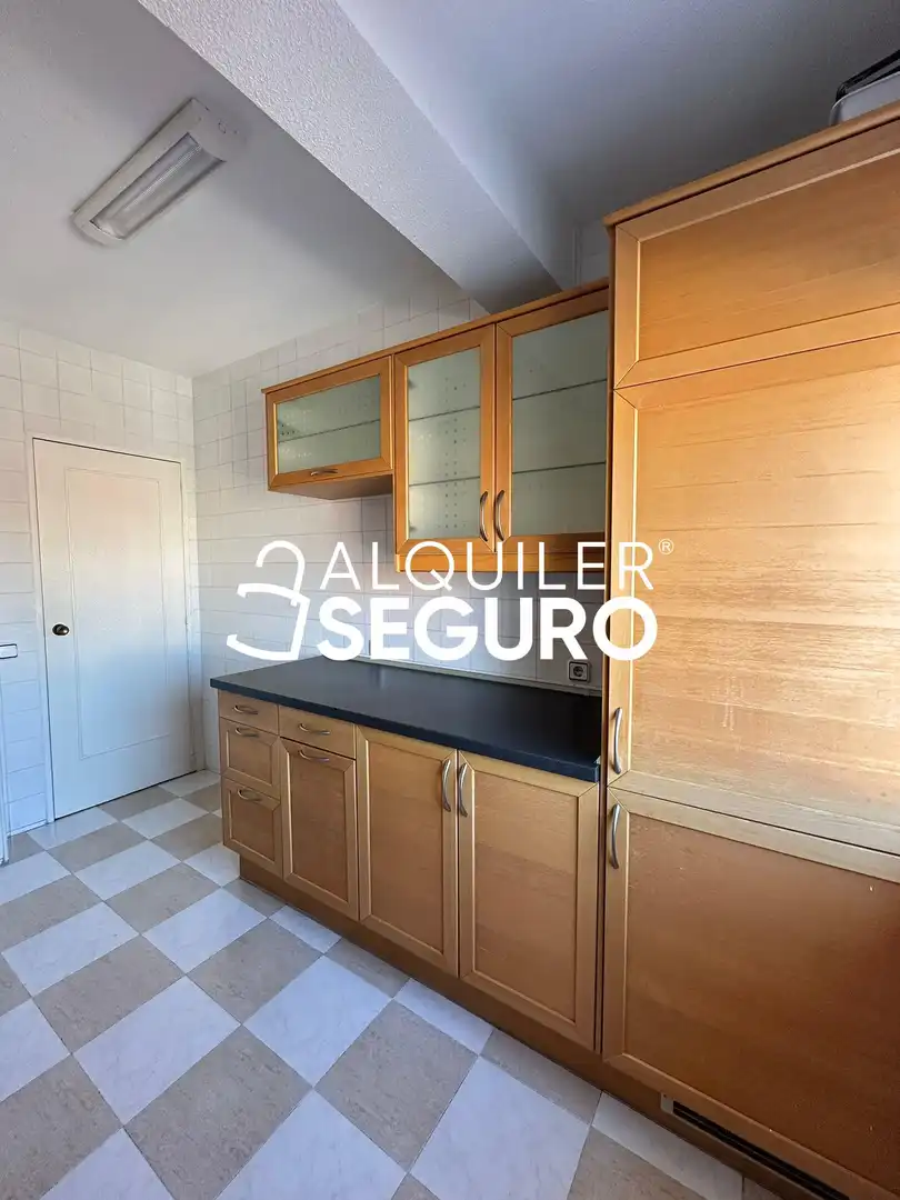 Cocina de Piso de alquiler en Madrid con Calefacción y Terraza