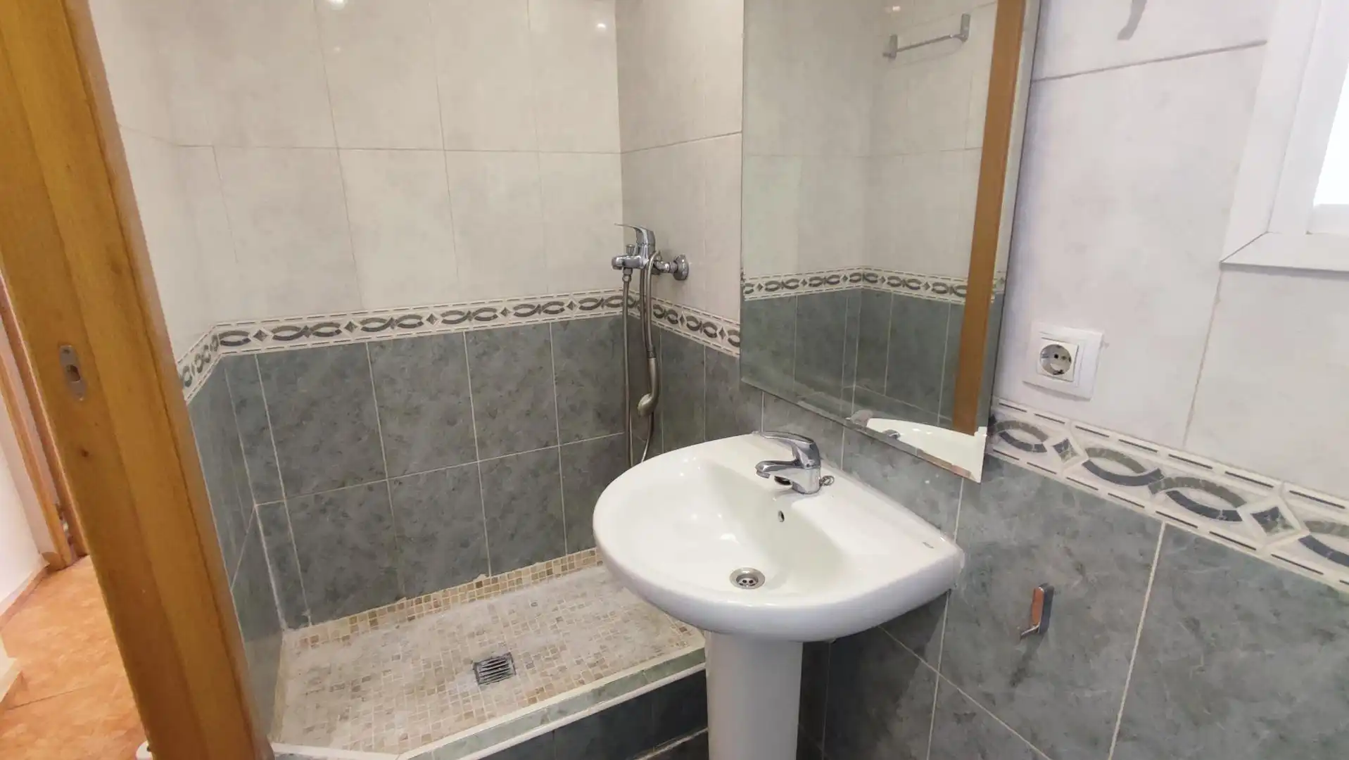 Bathroom of Flat for sale in Zaragoza  with Heating