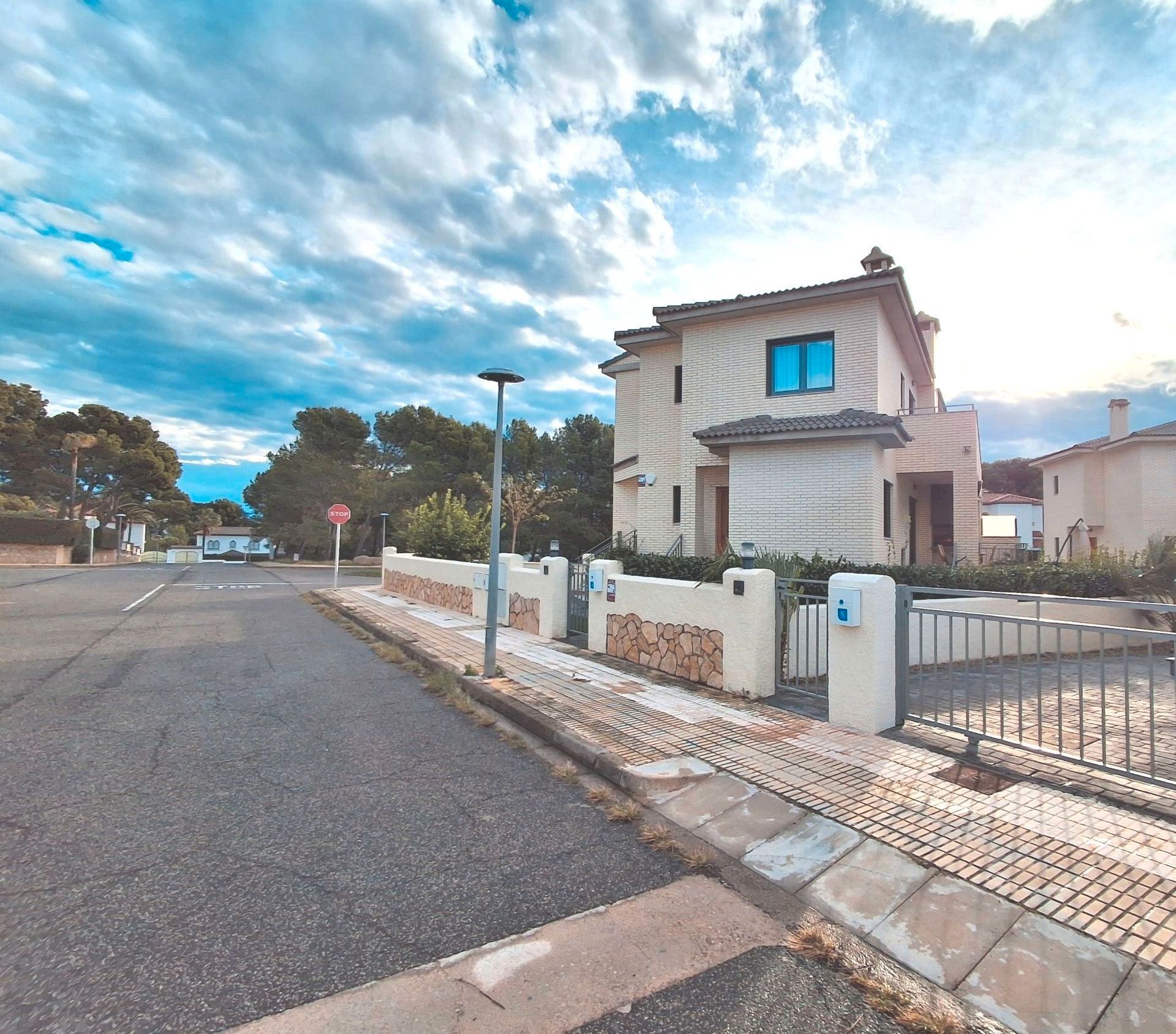 Exterior view of Single-family semi-detached for sale in Mont-roig del Camp  with Air Conditioner, Private garden and Terrace