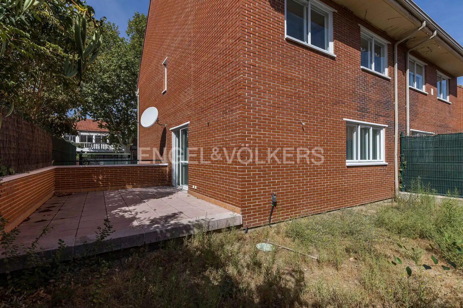 Vista exterior de Casa o xalet de lloguer en Madrid amb Aire condicionat, Calefacció i Jardí privat
