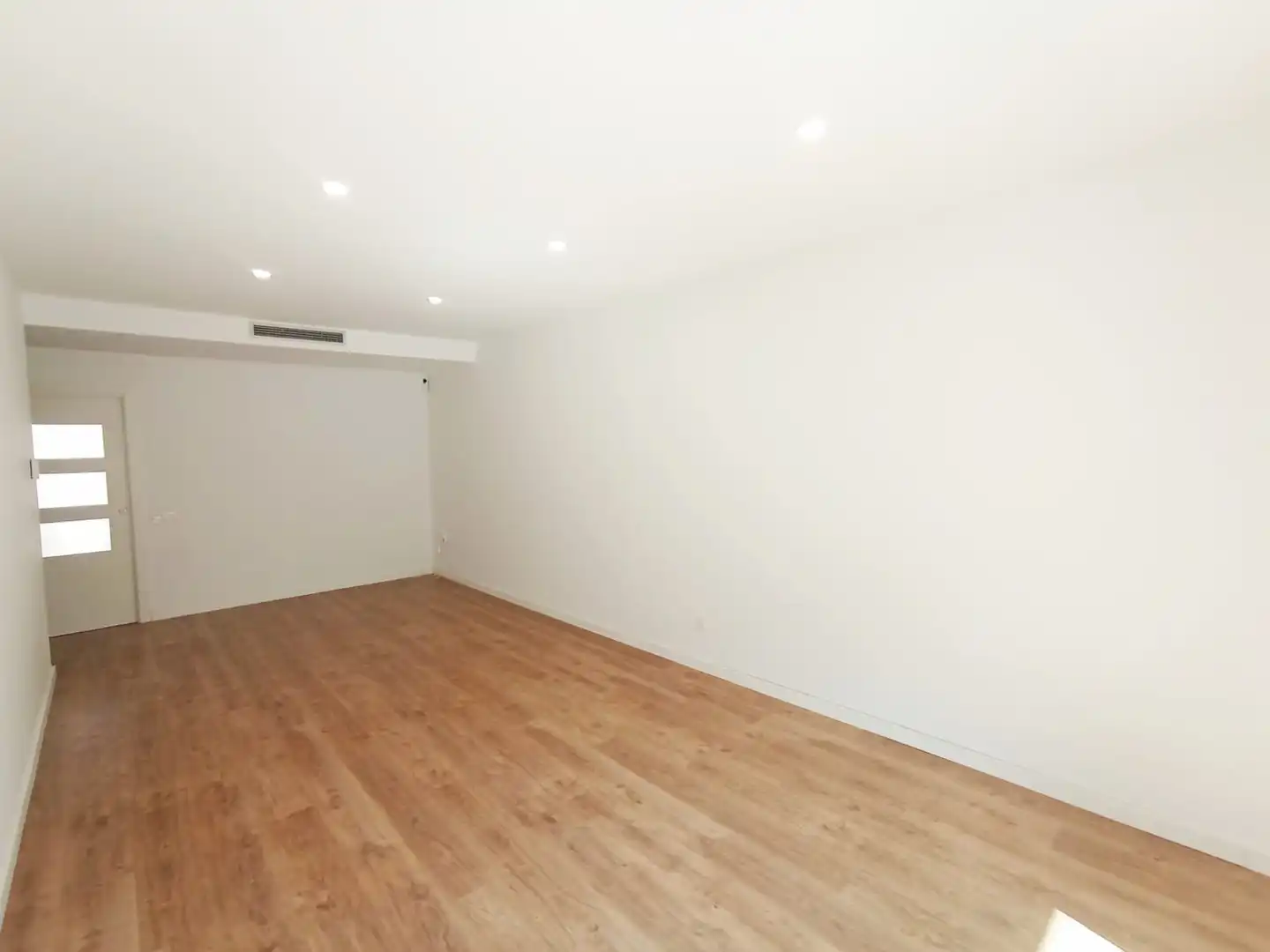 Flat for rent in Terrassa  with Air Conditioner and Heating