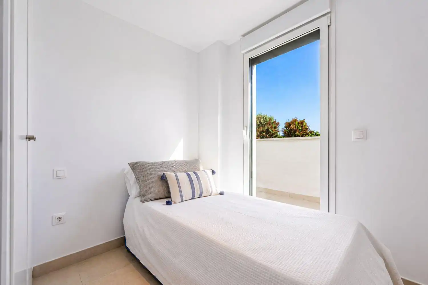 Schlafzimmer von Wohnungen zur Miete in Sotogrande mit Klimaanlage, Heizung und Terrasse