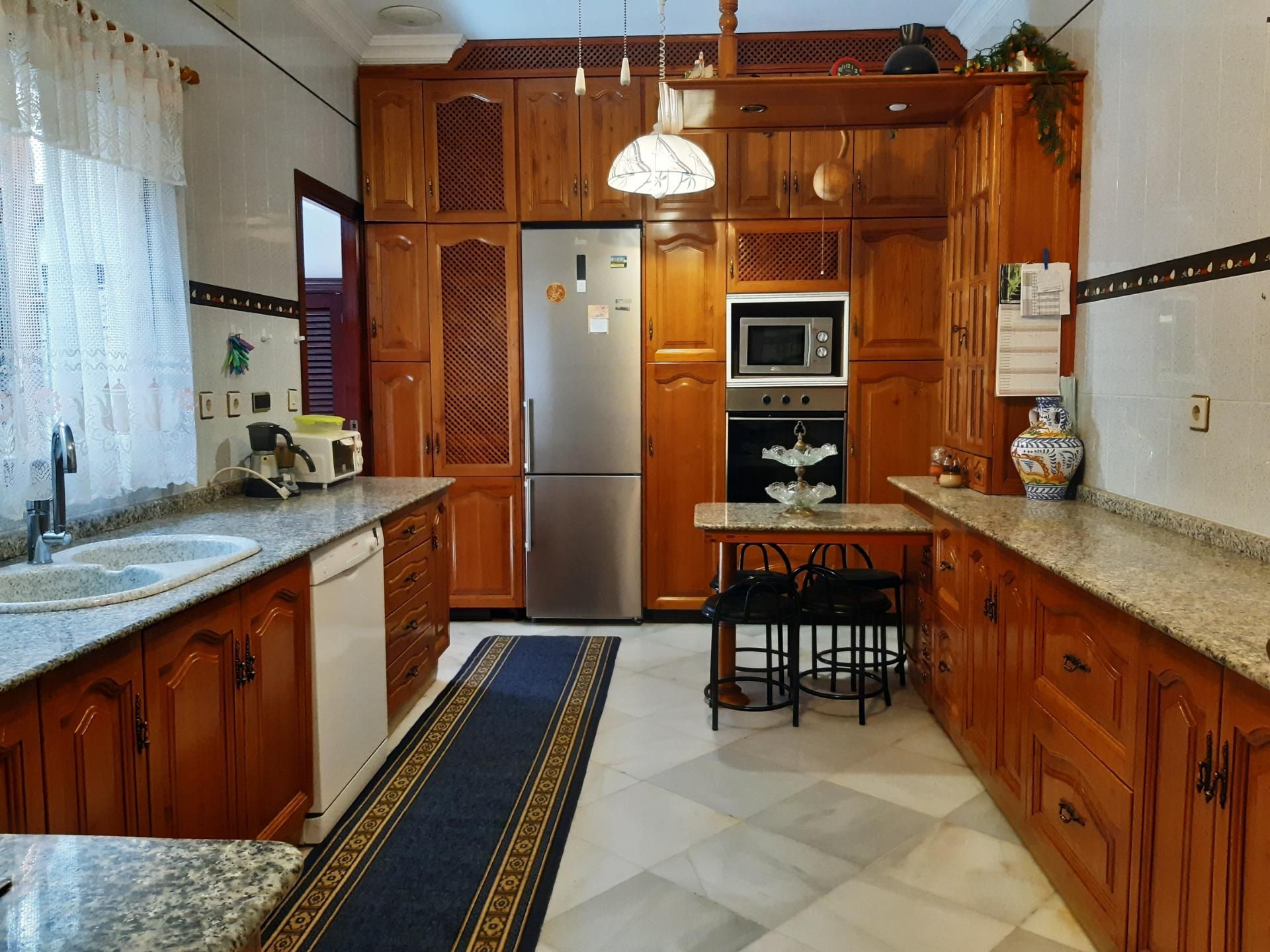 Cuina de Casa o xalet en venda en Puerto Real amb Parquet i Traster