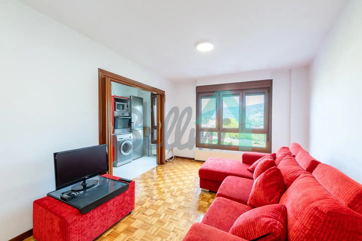 Sala d'estar de Pis de lloguer en Oviedo  amb Calefacció, Parquet i Terrassa