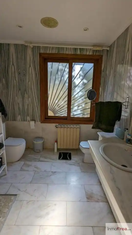 Badezimmer von Haus oder Chalet zur Miete in Riba-roja de Túria mit Klimaanlage, Heizung und Privatgarten
