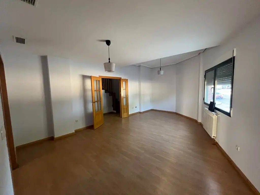 Casa o xalet de lloguer en Albacete amb Calefacció, Parquet i Terrassa