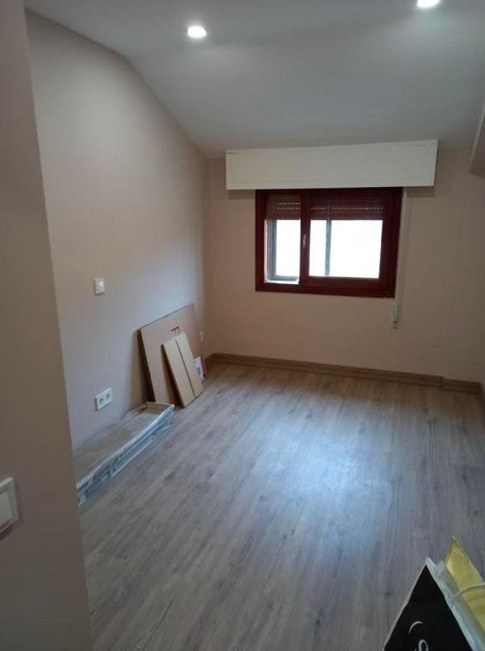 Bedroom of Flat to rent in San Lorenzo de El Escorial  with Heating