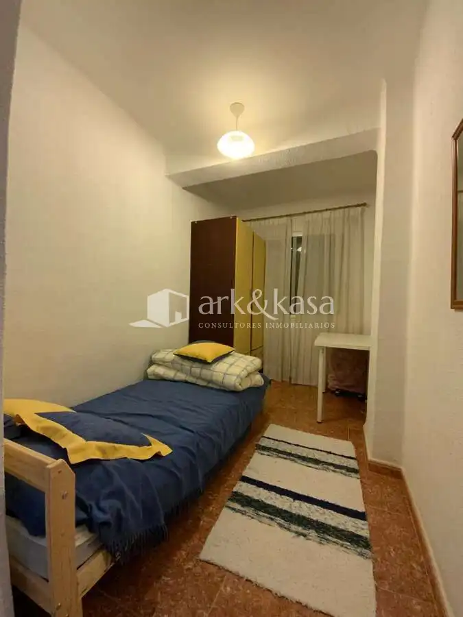 Schlafzimmer von Wohnung zur Miete in Valencia mit Klimaanlage, Abstellraum und Möbliert