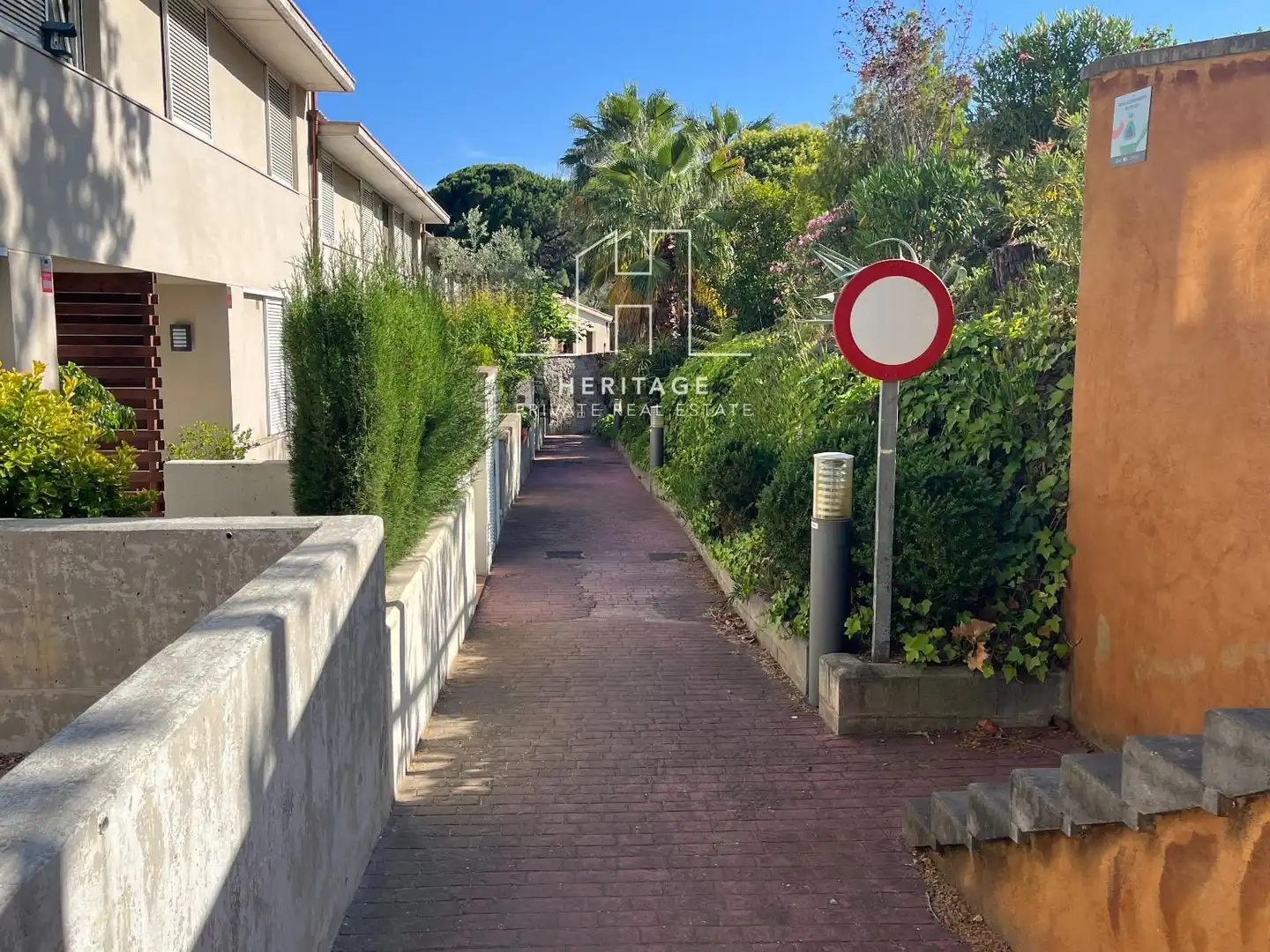 Vista exterior de Casa adosada de alquiler en Tiana con Aire acondicionado, Calefacción y Jardín privado