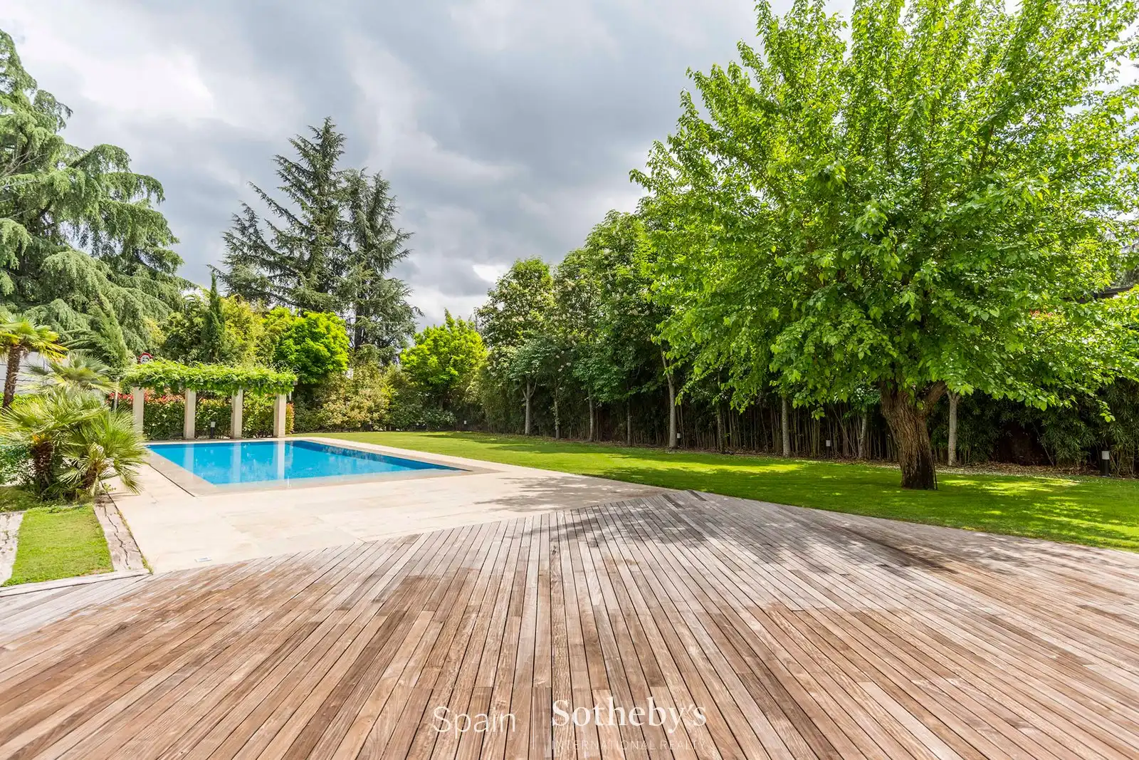 Piscina de Casa o xalet de lloguer en Madrid amb Aire condicionat, Calefacció i Terrassa
