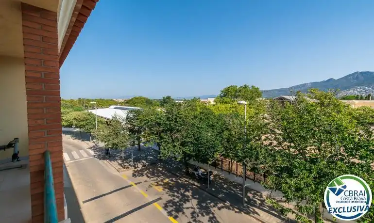 Vista exterior de Casa adosada en venta en Roses con Calefacción, Terraza y Horno