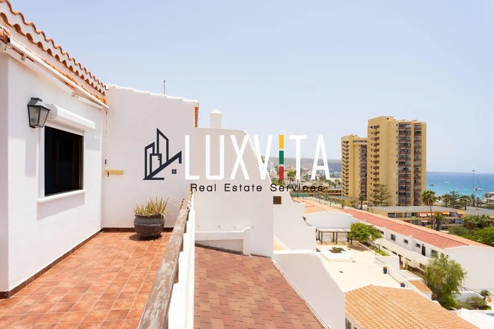 Vista exterior de Ático en venta en Arona con Aire acondicionado, Terraza y Amueblado