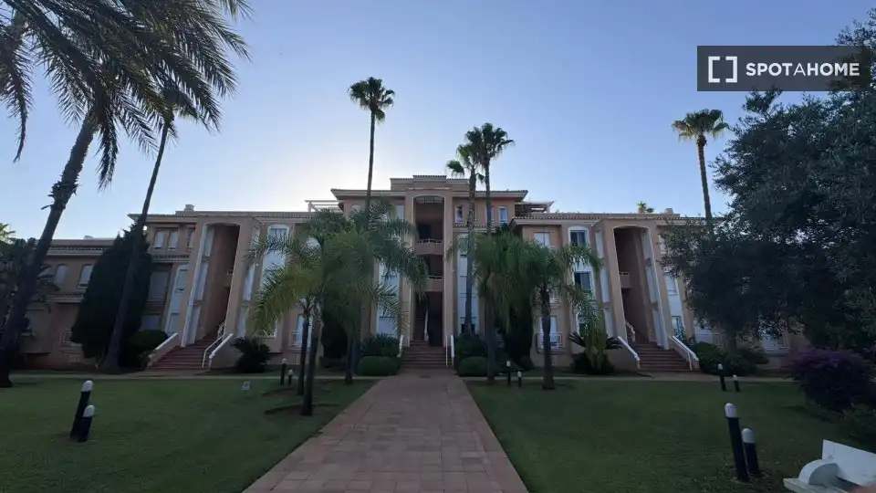 Exterior view of Flat for rent in Oliva  with Air Conditioner, Heating and Furnished