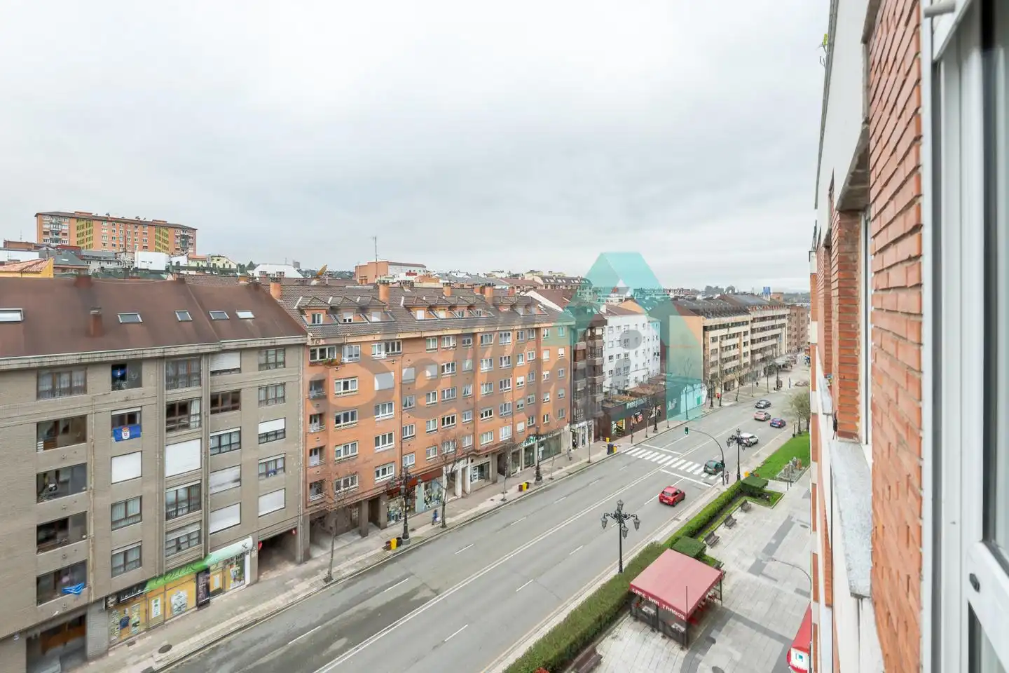 Vista exterior de Piso en venta en Oviedo  con Calefacción, Parquet y Terraza