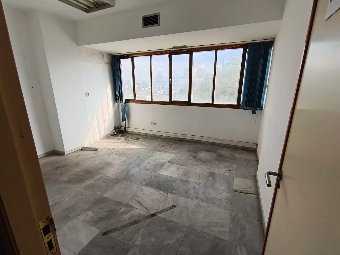 Premises for sale in Algeciras