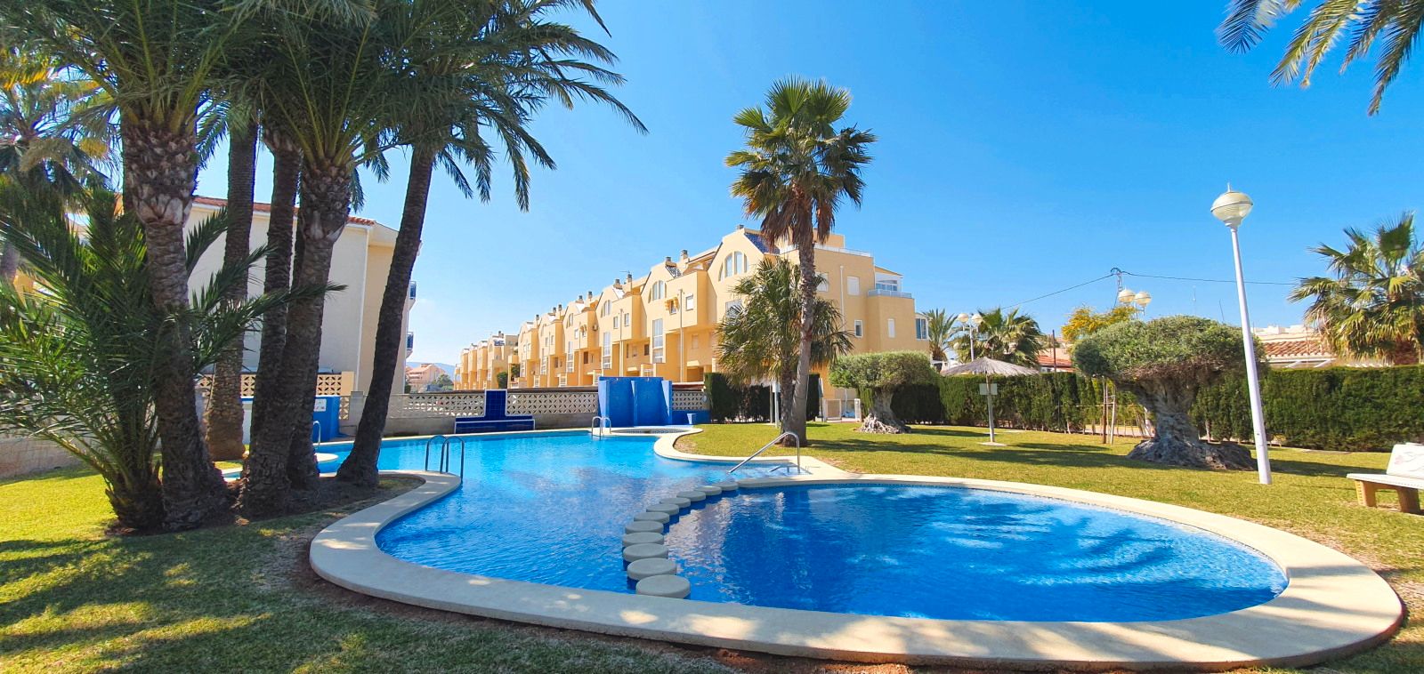 Piscina de Apartament de lloguer en Dénia amb Aire condicionat, Calefacció i Terrassa