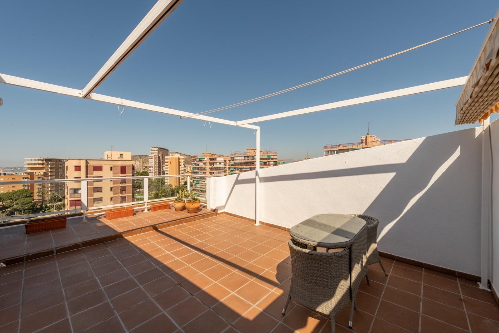 Terrassa de Àtic de lloguer en Alicante / Alacant amb Aire condicionat, Calefacció i Jardí privat