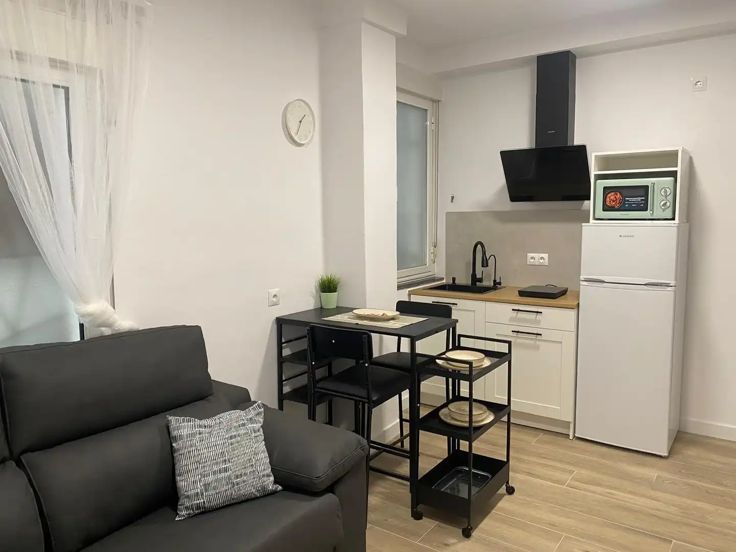 Sala d'estar de Pis en venda en Oviedo  amb Moblat