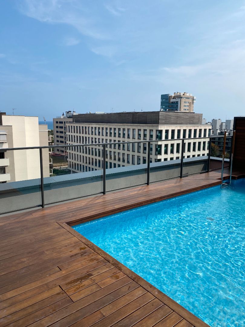 Swimming pool of Flat to rent in  Barcelona Capital  with Air Conditioner, Heating and Parquet flooring