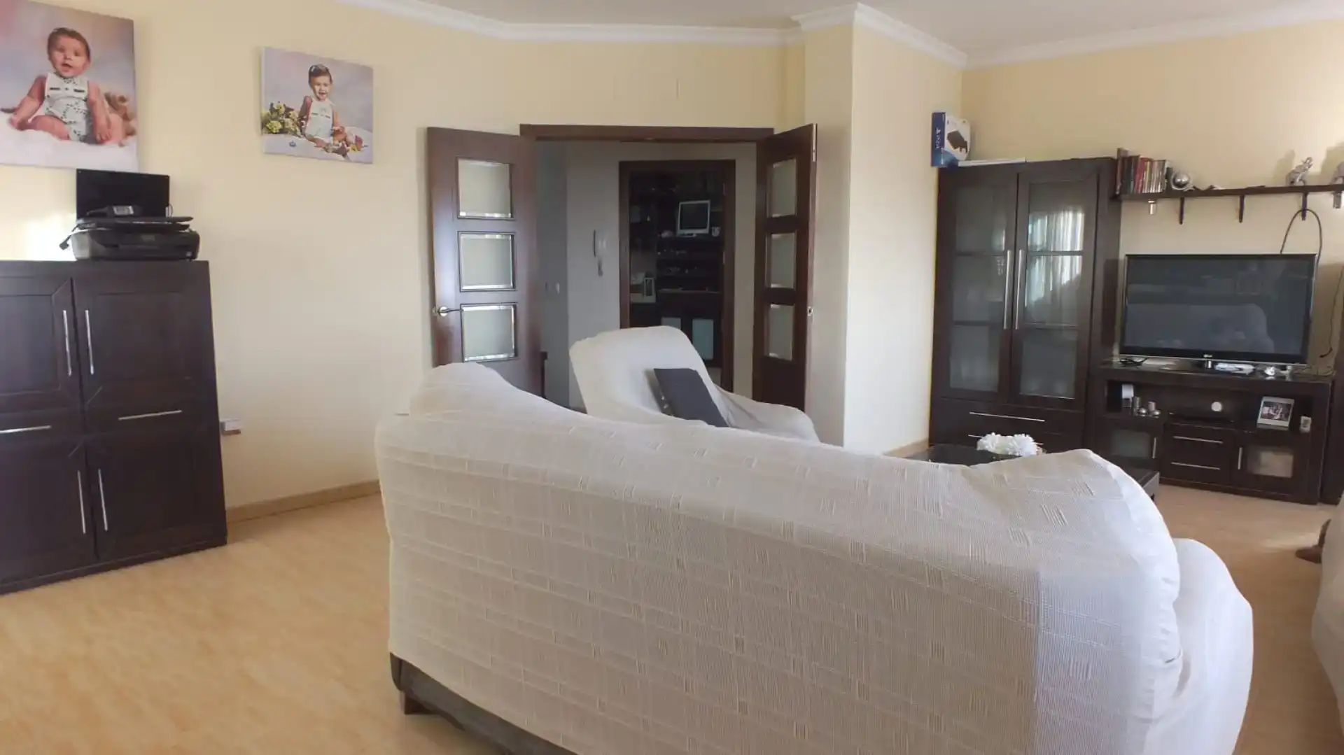 Sala d'estar de Casa adosada en venda en Iznájar amb Aire condicionat i Balcó