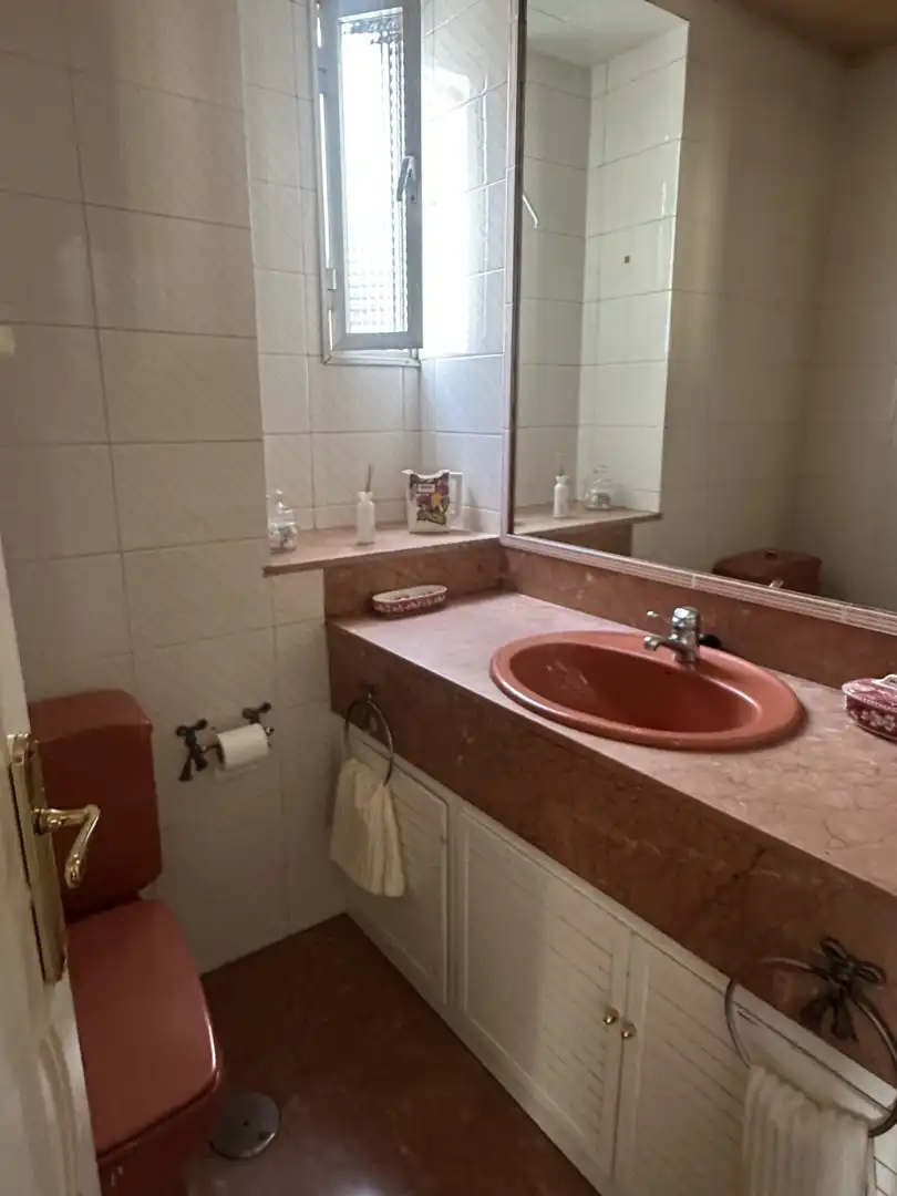 Badezimmer von Maisonette zum Verkauf in Oviedo  mit Heizung und Parkett